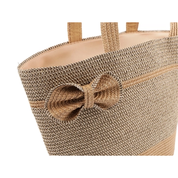 strandtáskák és kalapok